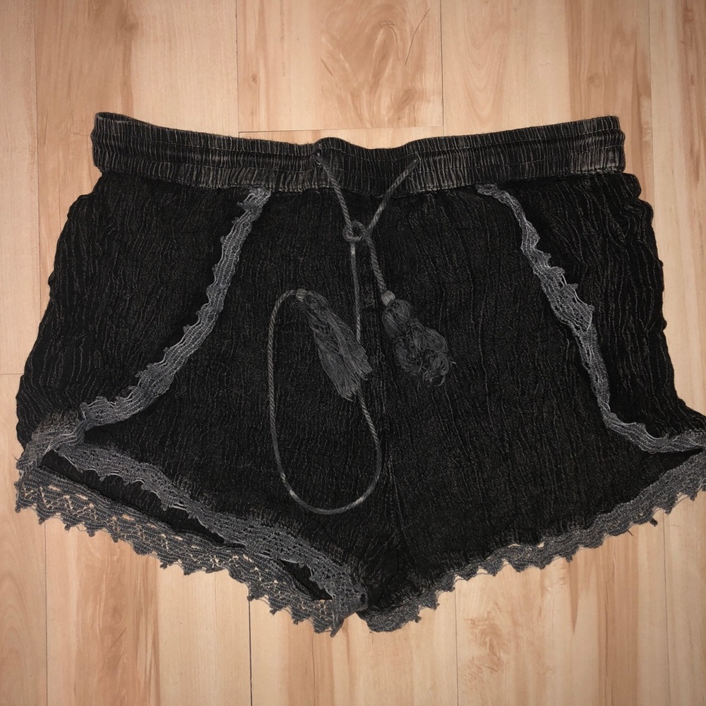 CUTE FLOWY SHORTS
